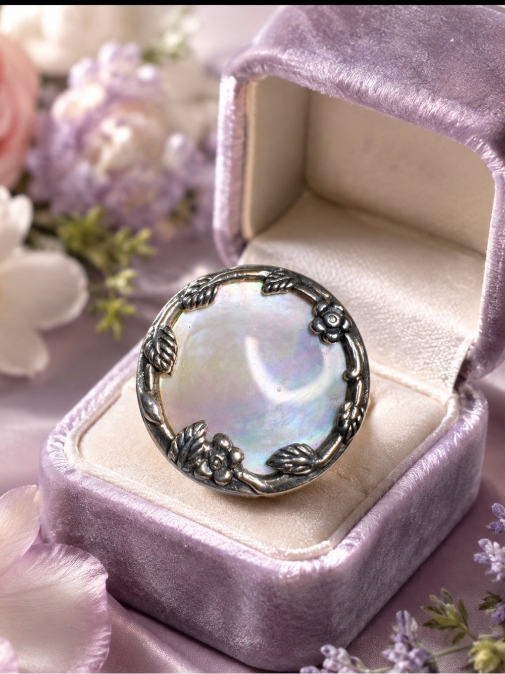 Ring Mother-of-Pearl Sterling Silver Floral Foliage Round Statement